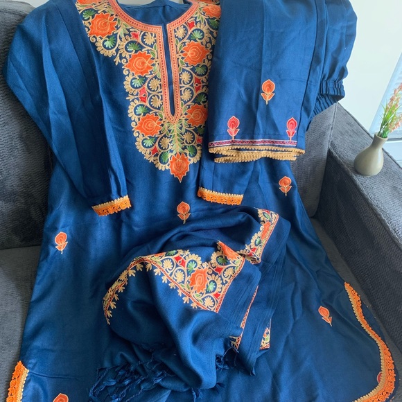 Woolen cardigans , woolen suit L-XLwith shawl, Kashmiri pure shawl, kurtis L-Xl - Picture 12 of 15